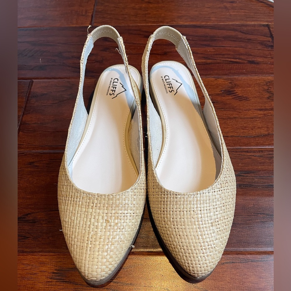 White Mountain sandals